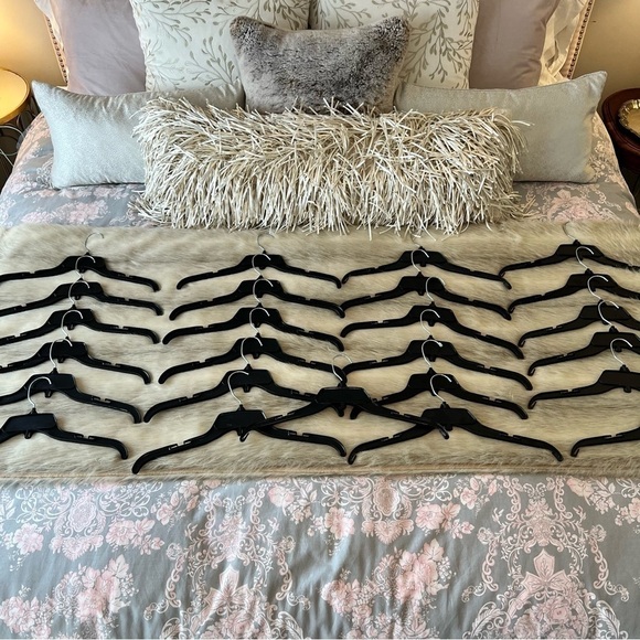 RESELLERS BUNDLE Recycled Plastic with Notches SHIRT HANGERS 17” Black 25 Pack - Picture 1 of 11